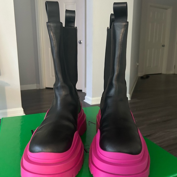 Bottega Venetia Black and pink tire boot military calf size 8 - Picture 4 of 9